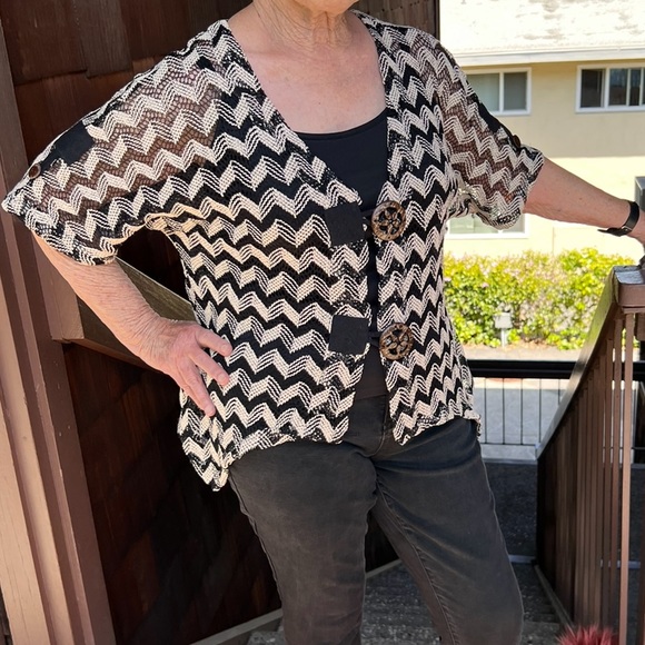 Kaktus Tops - Top/other-Kaktus, swing flow zig zag thin artistic top, mesh, shark tail hem, M